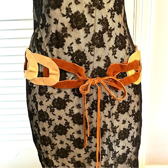 Vintage 1970’s Suede Leather Link Chain Tie Belt Retro Boho Vibes - Picture 4 of 13